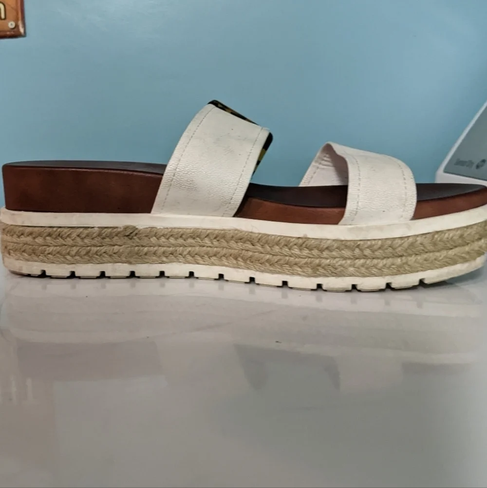 MIA White Leather Strap Platform Sandals with Tortoise Buckle Accent Size 10